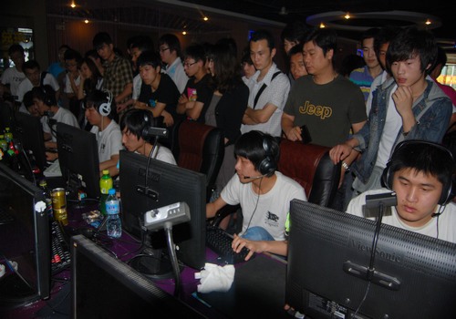 Karmine Corp 击败 Apeks ， BBL Esports 输给 GIANTX — VCT 2025： EMEA 第二阶段