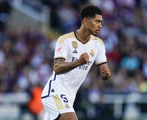 S13决赛主持人裴惠智分享决赛日与T1中野合照及赛后感言